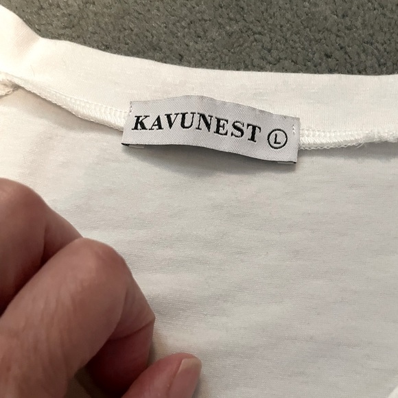 V-Neck Top with Lace Sleeves - Picture 8 of 9